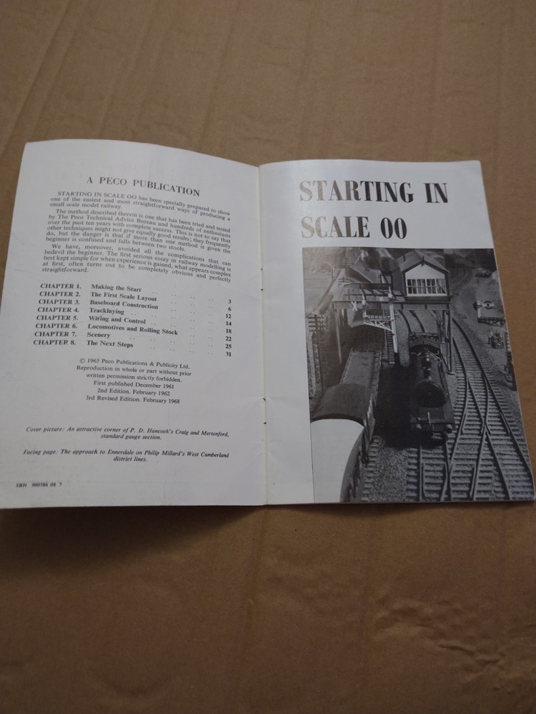 Starting In Scale 00 (Revised Edition) (Vintage Peco Paperback)
