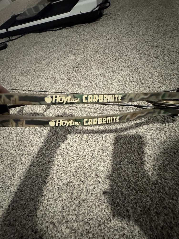 Compound Bow Hoyt Status Carbonite model, 60-70 lbs