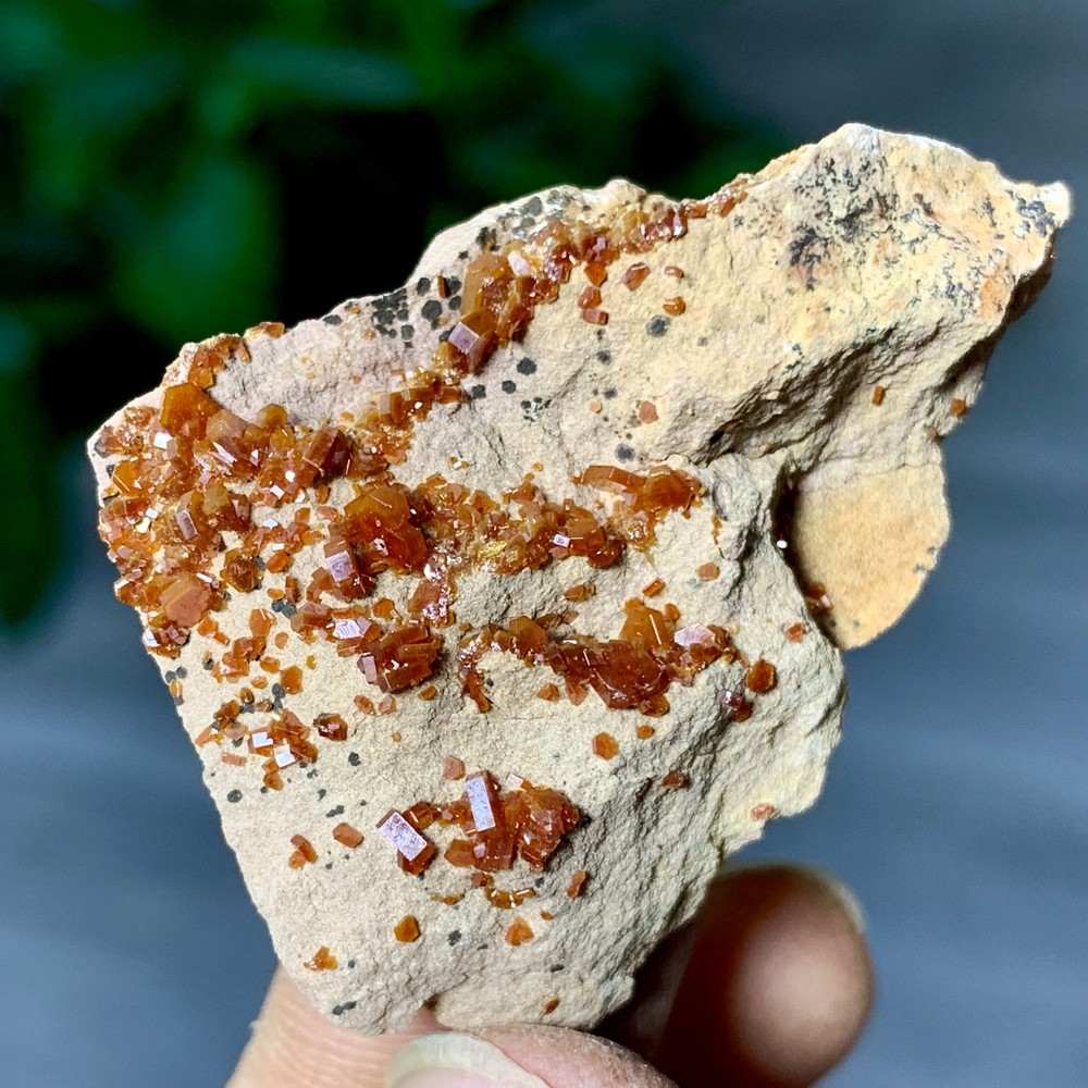 15GNatural Beautiful Vanadinite Atone Cluster Quartz Mineral SamplefromMorocco