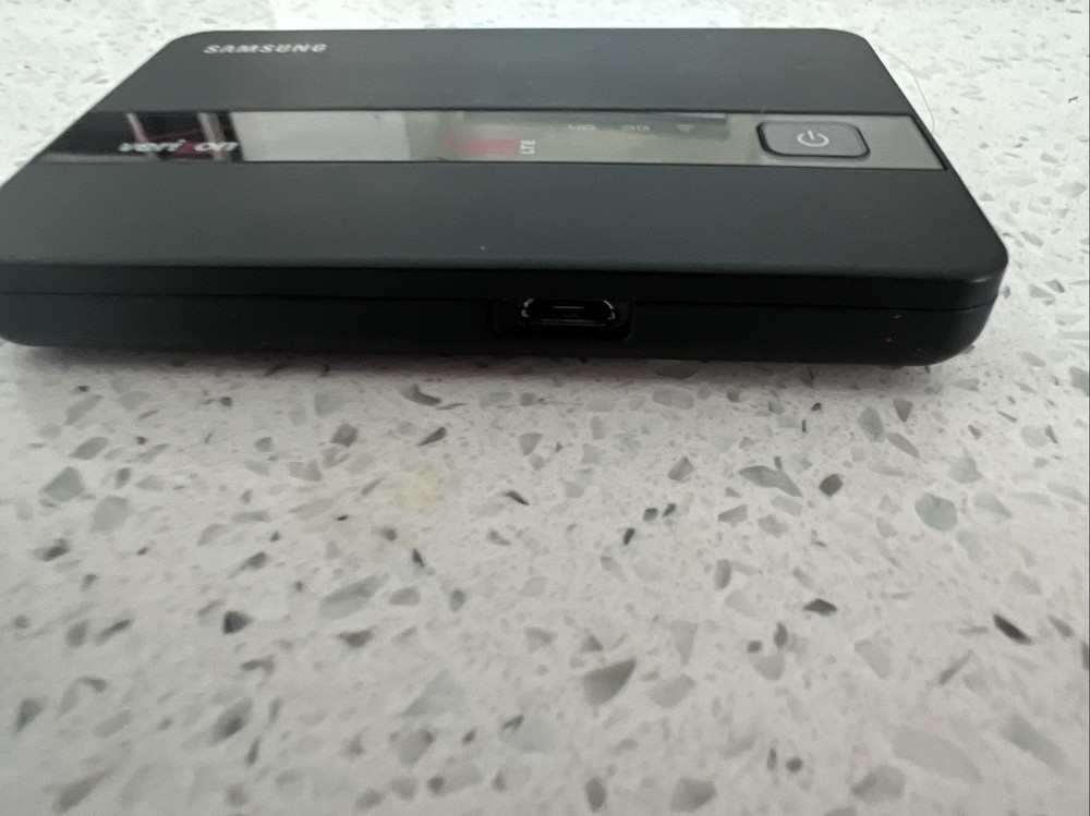 Verizon SCH–LC11 Samsung 4G LTE Mobile Hotspot (see descript)