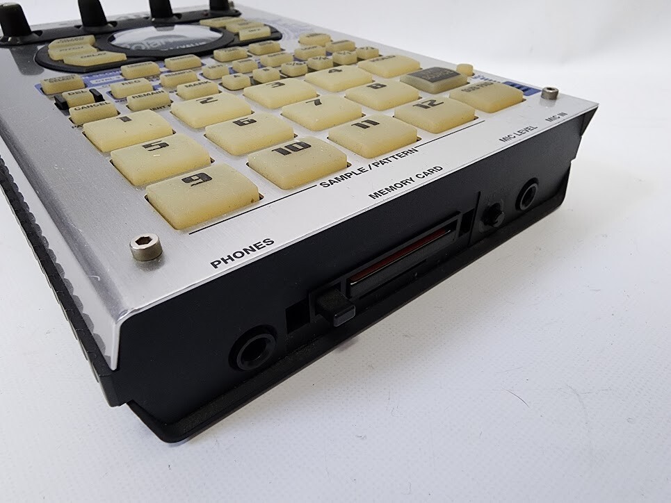 ROLAND SP-404 Portable Linear Wave Sampler