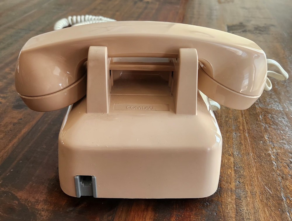 VTG COMDIAL Push Button Phone Corded Tabletop Telephone 2500- BE NICE!!