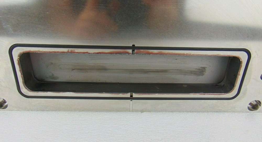 VAT 02110-CE24-0001 Rectangular Valve *used working