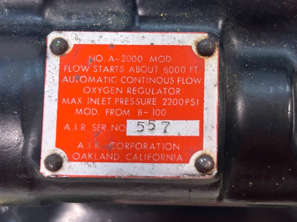 ALAR A2000 Automatic Continuous Flow Oxygen Regulator and pressure gauge