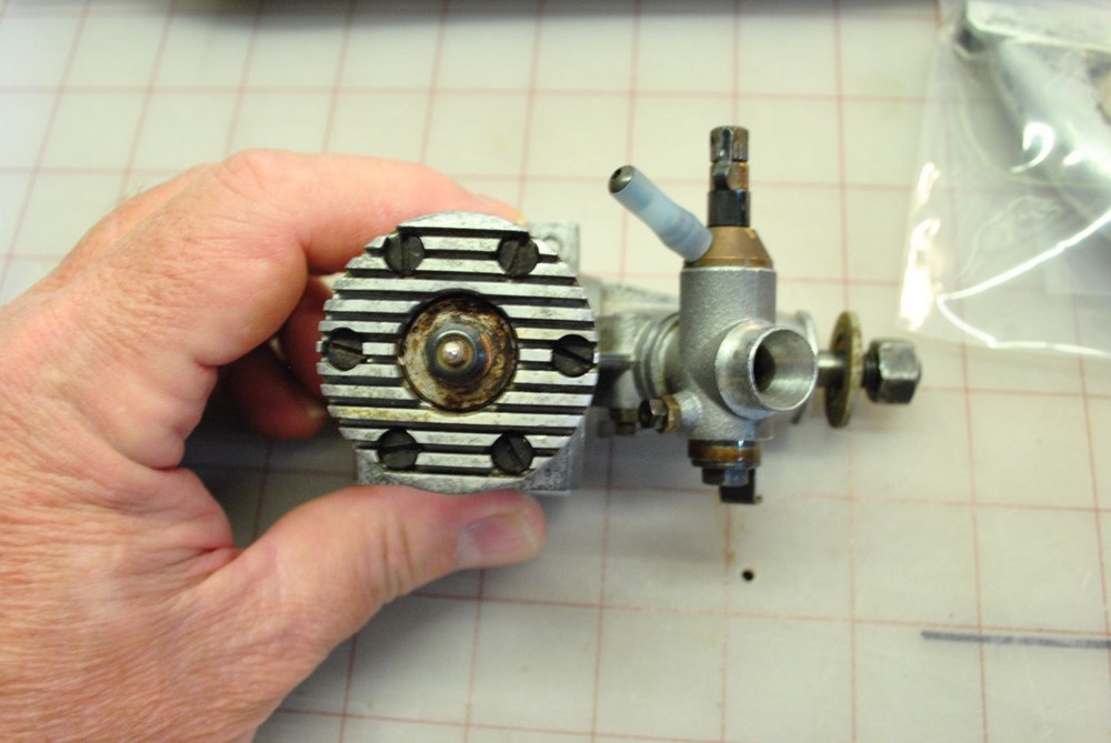 Rossi R40 Nitro Engine w/ tunned pipe. Nice!