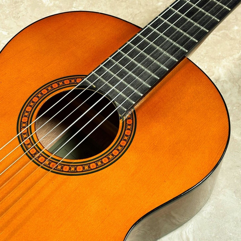Yamaha CS40 Mini Classical Guitar 580mm Scale Nylon Strings Soft Case Included