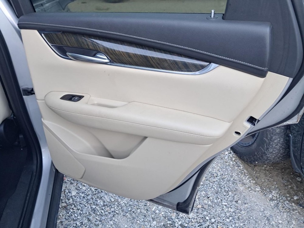 XT5 2019 Glove Box 4901593