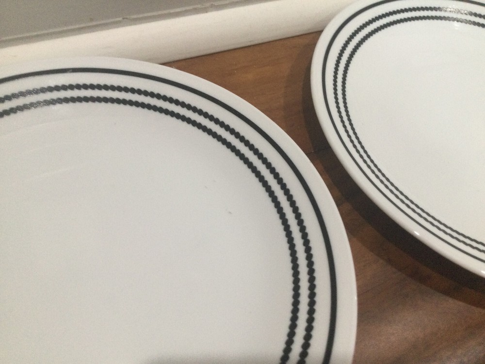 Corelle Vitrelle Brilliant Black Beads Dinnerware 8 Pieces 2 place settings