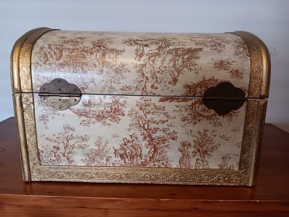 Vtg Dome Chest With Velvet Interior