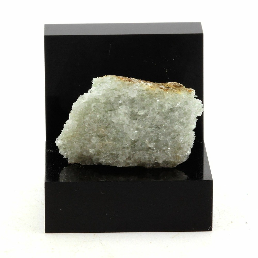 Fuchsite. 30.4 Ct. Grenville, Québec, Canada.