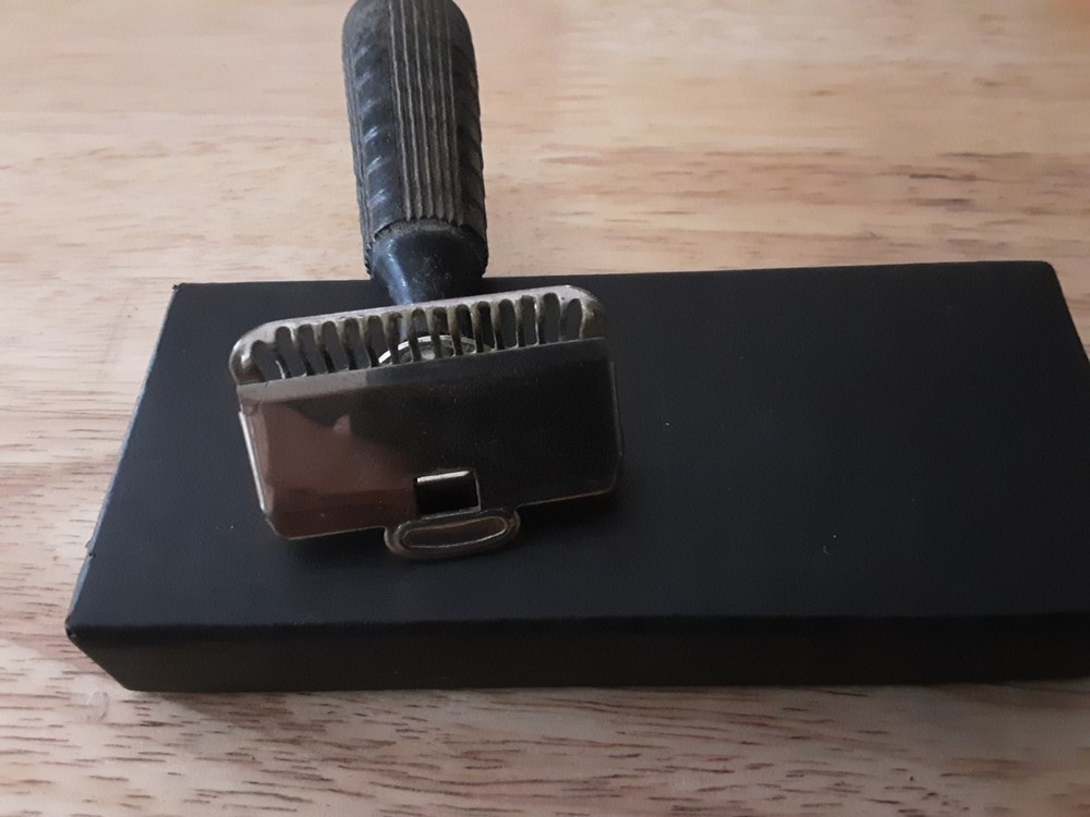 Vintage Ever Ready Shovel Head Single Edge Safety Razor Bakelite Handle
