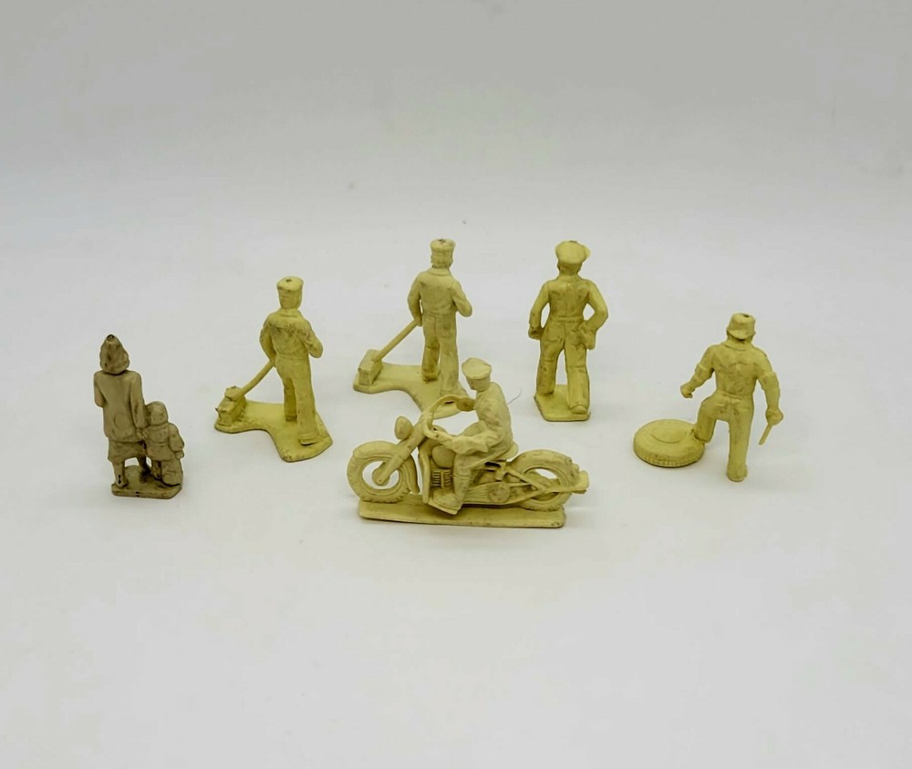 Plastic Model Train Layout Figures