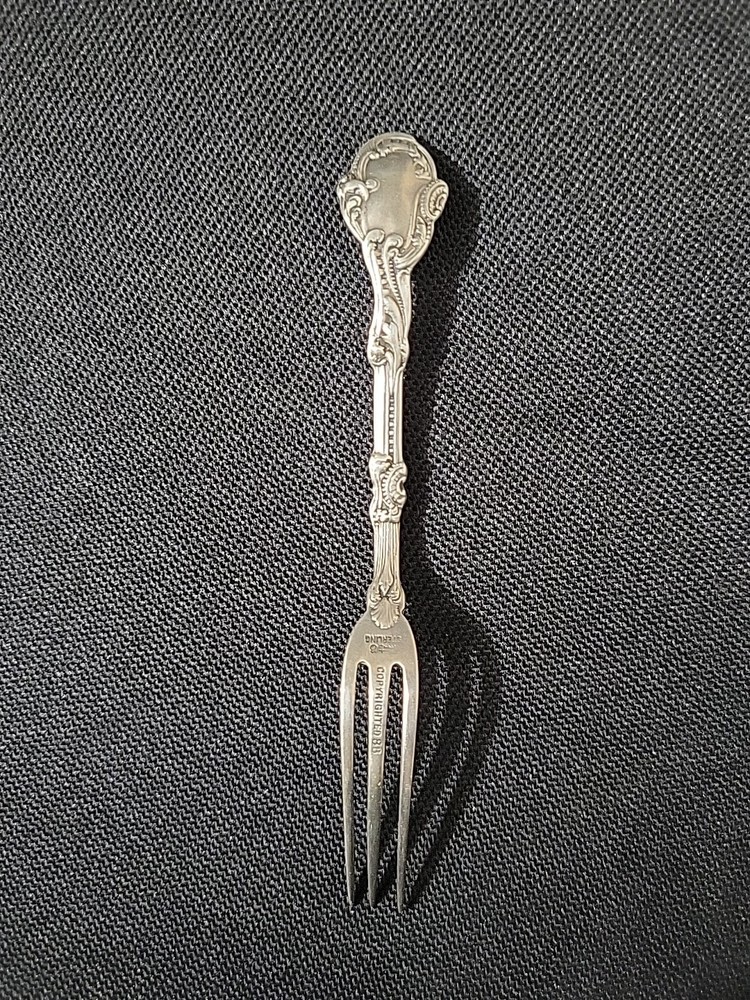 Antique Gorham Chantilly Pattern Sterling Silver Lemon Fork Copyright 88 13g