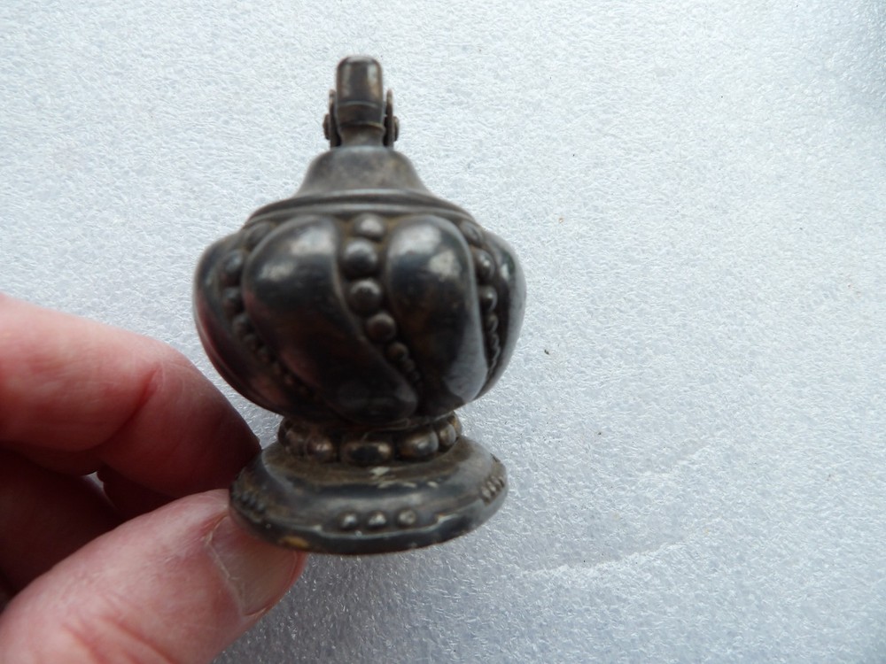 Vintage Ronson Crown Table Lighter.