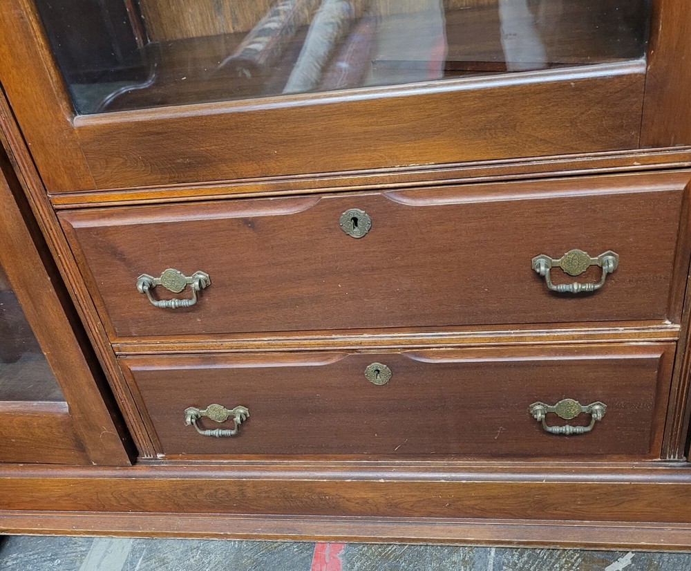 BOOKCASE CHERRY VICTORIAN 3 DOOR