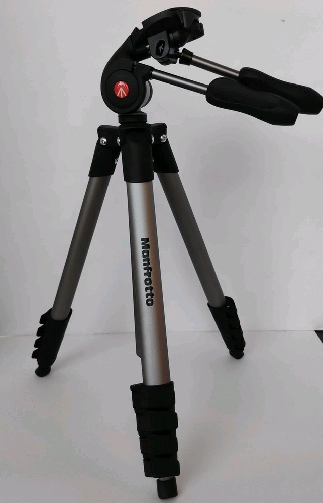 Manfrotto MKCOMPACTADV-BK Compact Advanced Tripod