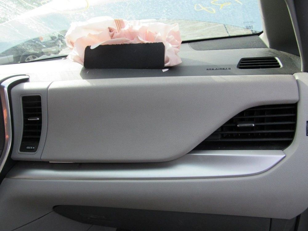 SIENNA    2017 Glove Box 1019741