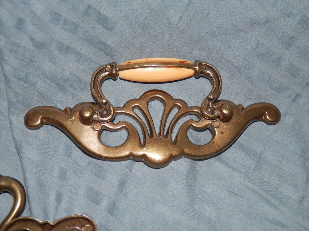 Cont .B. 1992 Drawer Pull handles knobs Cabinet Door brass?
