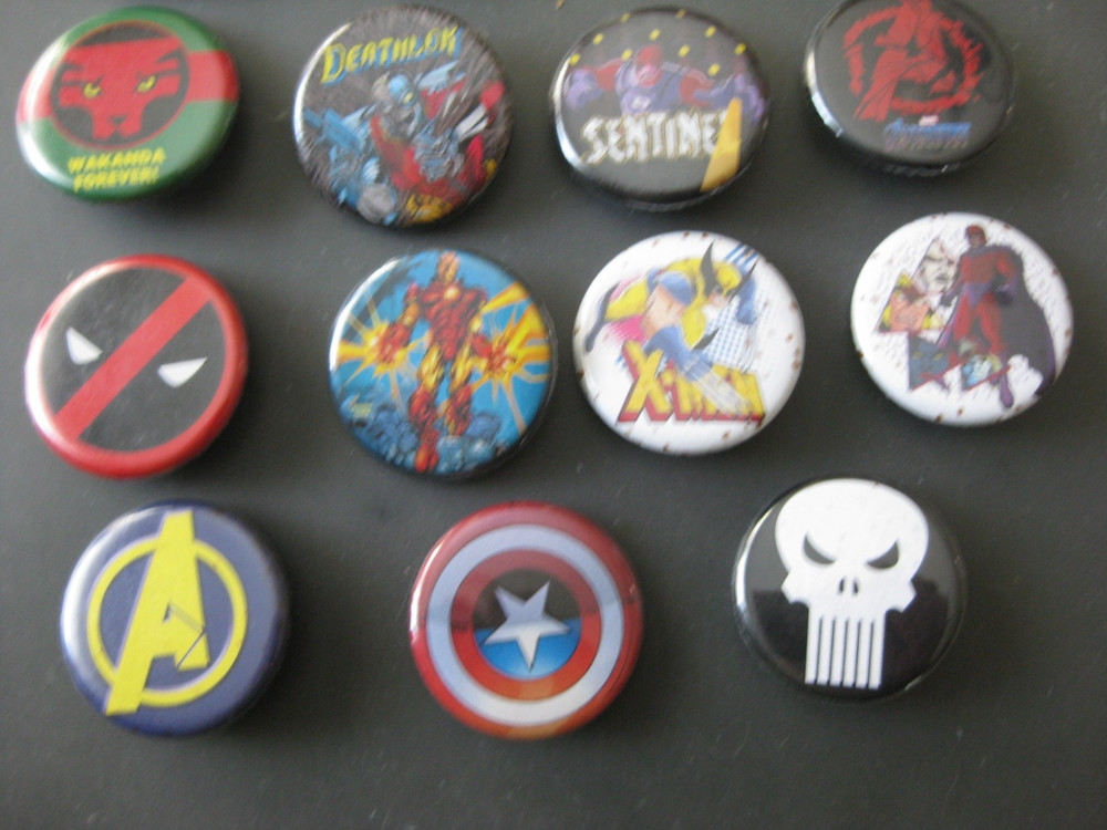 Lot of 15 Marvel and DC Comics Pin Backs