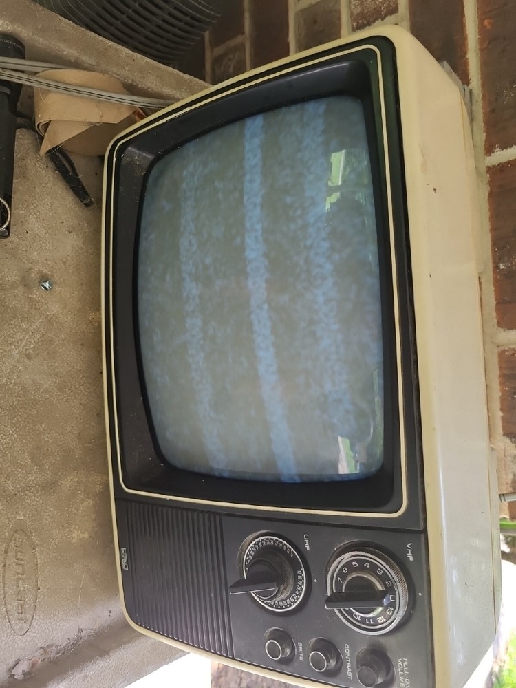 Vintage 1977 Sears Solid State TV