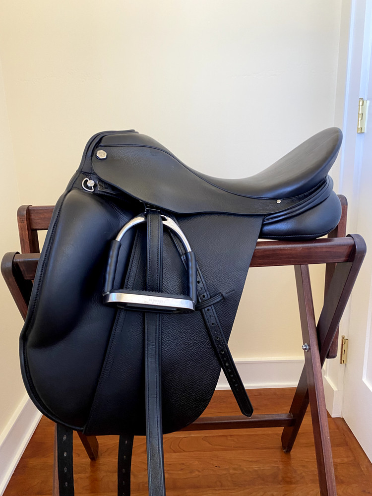 Albion Platinum Dressage Saddle – 17½” Medium Tree – Excellent Condition