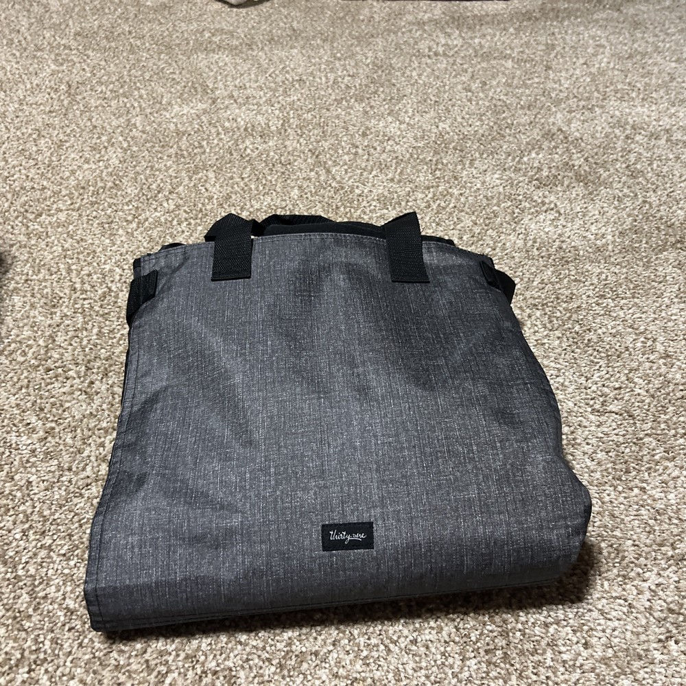 Thirty One Bleacher Blanket in Charcoal Crosshatch