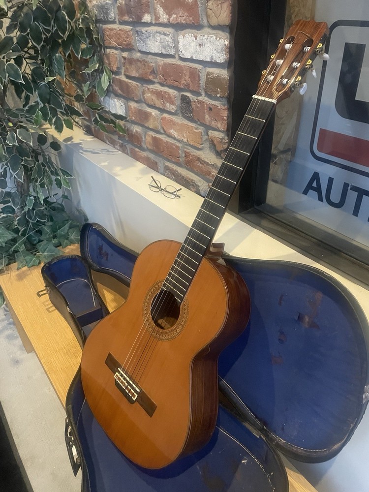 Jose Ramirez R4 Classical Nylon String Guitar