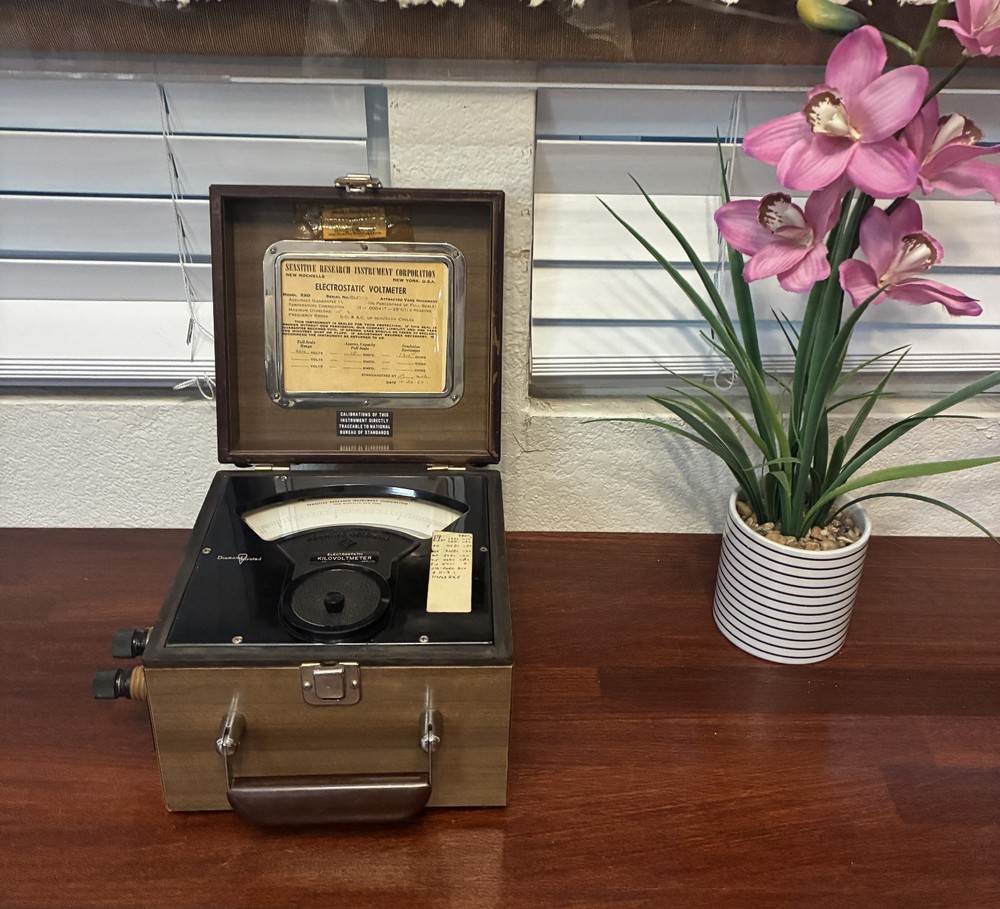 1960 Sensitive Research - Electrostatic Voltmeter Model ESD