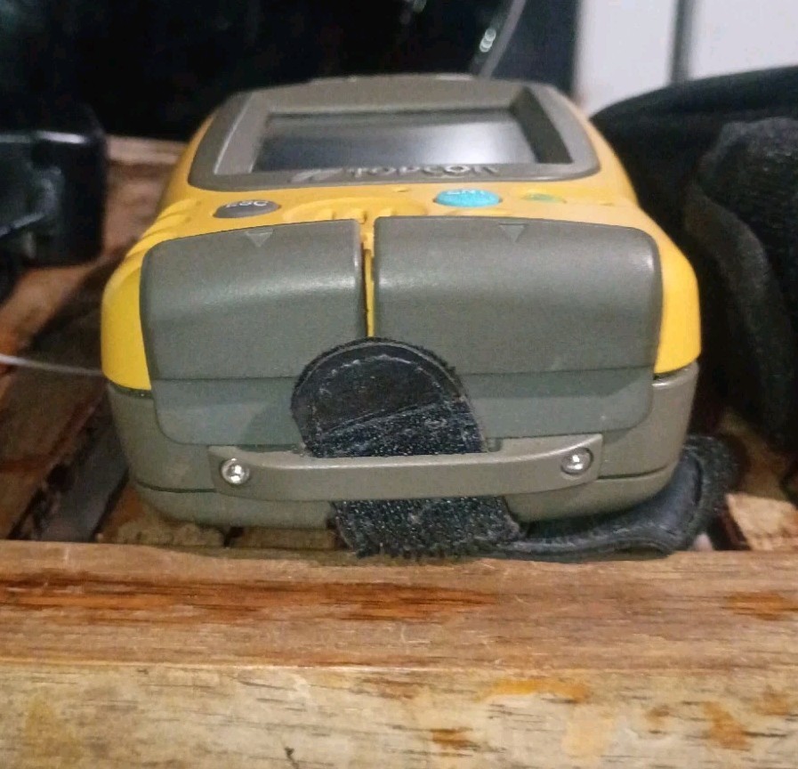 TOPCON GMS-2 GIS Receiver, 3 Batteries, Soft Case, Stylus & Charger. Powers On