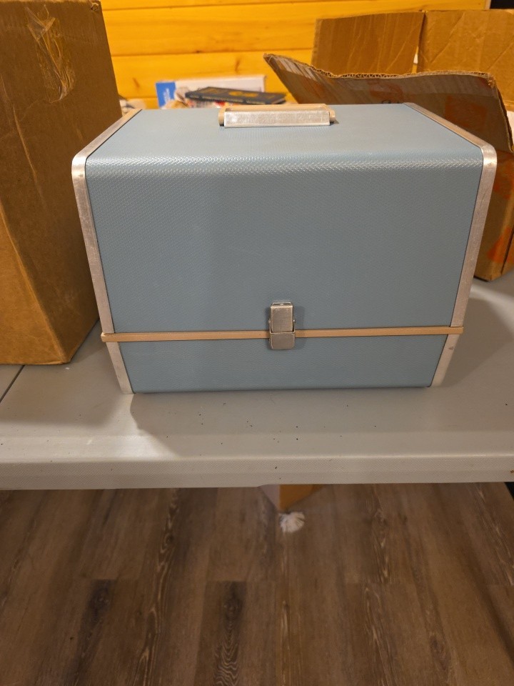 Vintage Argus 300 Automatic Slide Projector / Works / Has Slide