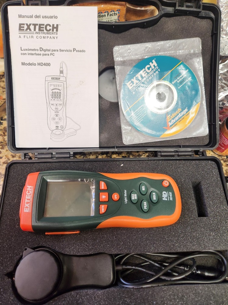EXTECH HD400 HEAVY DUTY DATALOGGING LIGHT METER W/CASE AND SOFTWARE