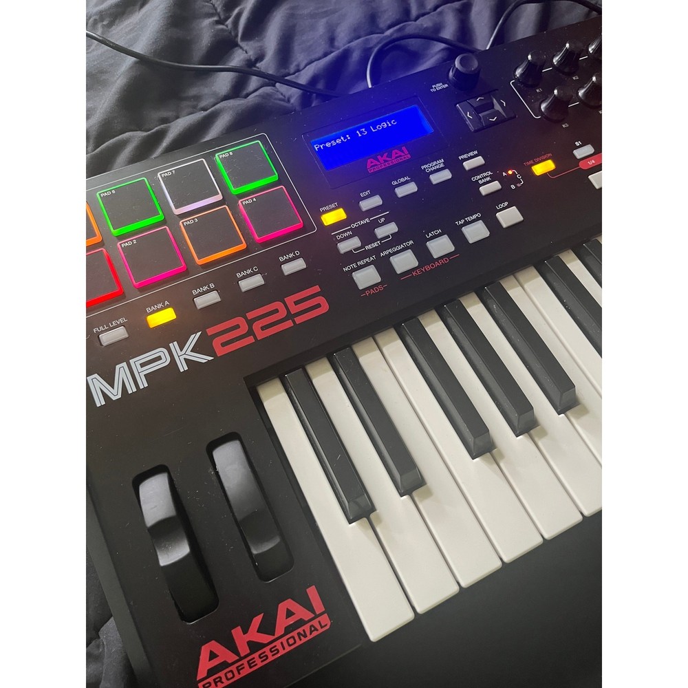 Akai MPK225
