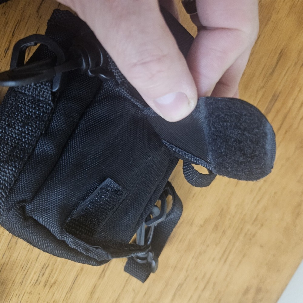 TARGUS MINI CAMERA ACCESSORIES BAG Shoulder Carry Strap Belt Loop Holder