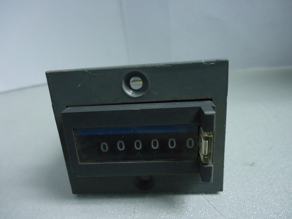 Nice Redington Counters Inc. Model F2-3106 Panel Mount Counter 115 AC