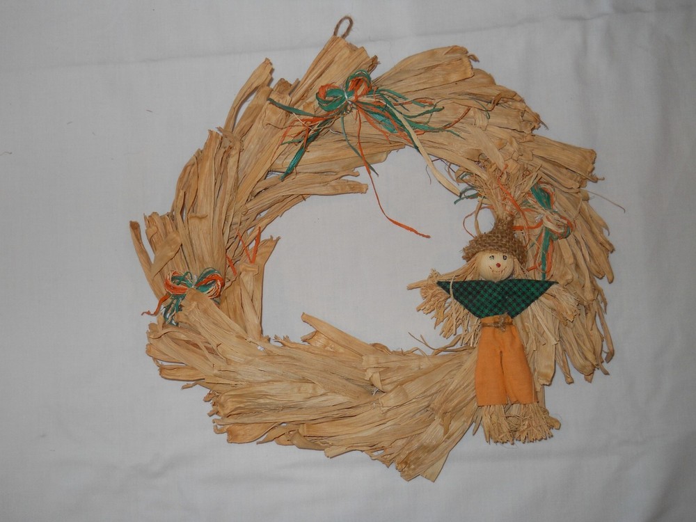 * Fall wreath - straw 12" wreath with scarecrow  _