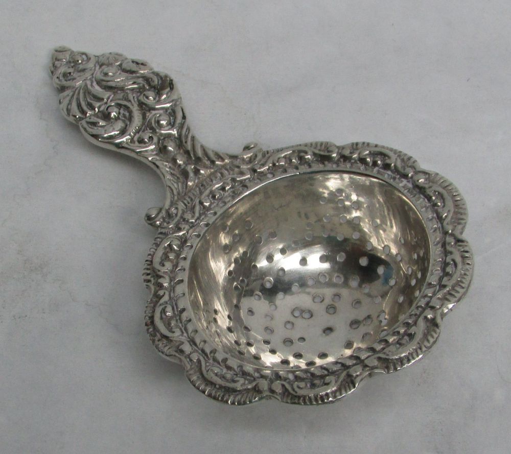 DELIGHTFUL EUROPEAN CONTINENTAL SILVER MINI TEA STRAINER