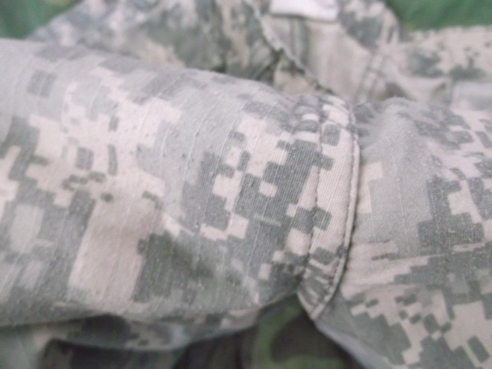 US ARMY ACU PANTS SIZE MEDIUM - X SHORT