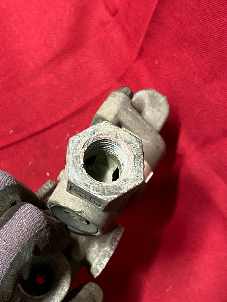 BENDIX 109792 TP 3DC (TRAILER PROTECTION) VALVE