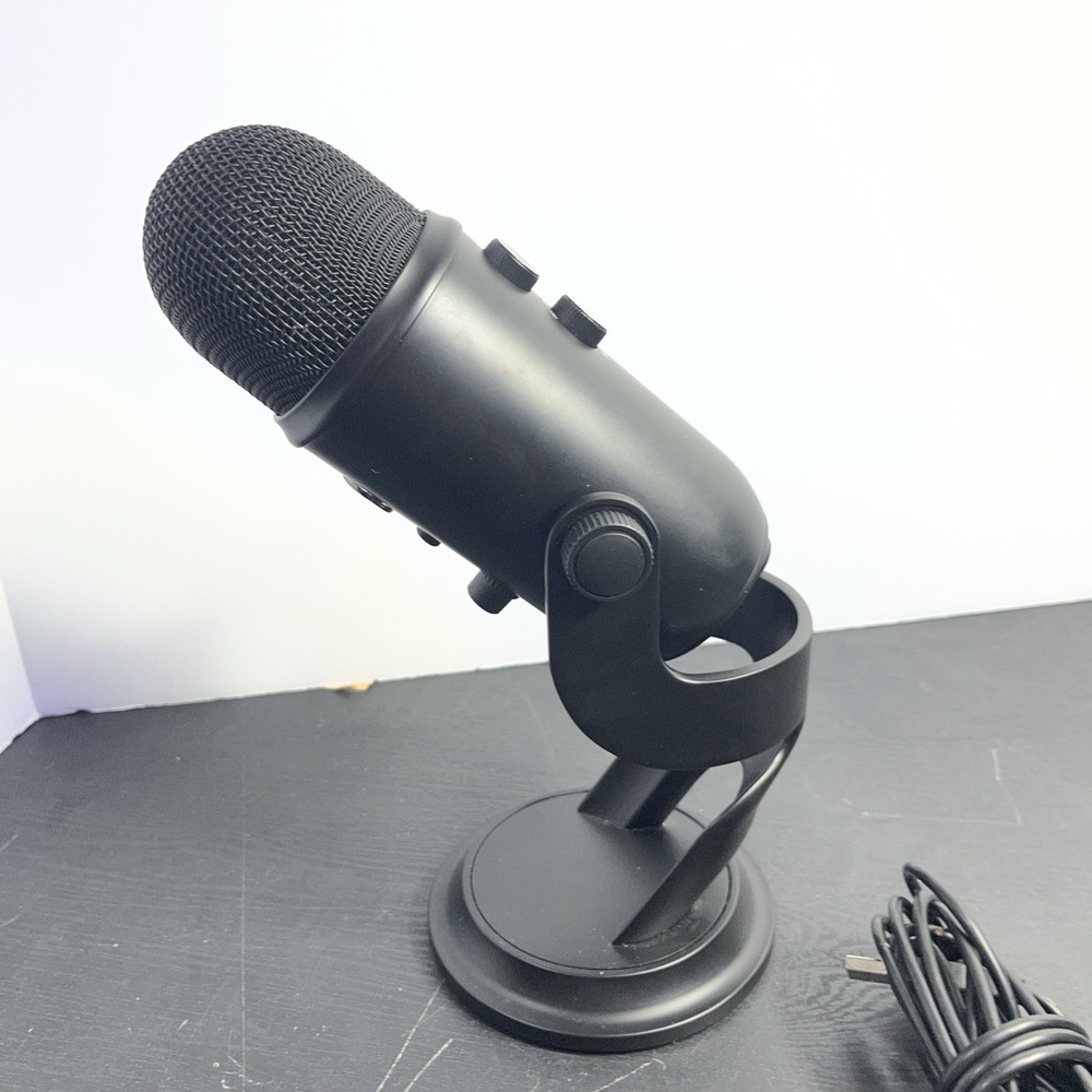 Blue Yeti Professional Multi-Pattern Black USB Condenser Microphone. E #1160