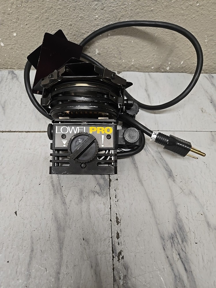 2x Lowel I-Light Pro stage light