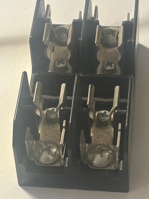 538704 Fuse Block