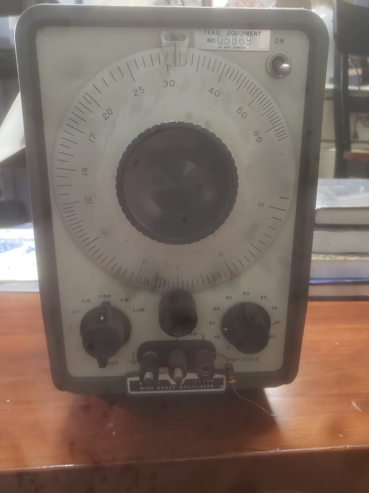 Vintage HP Hewlett-Packard 200CD Wide Range Oscillator