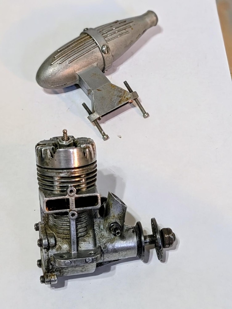 FOX 29 SLANT PLUG CONTROL LINE ENGINE W/ MUFFLER, GOOD COMPRESSION & CONDITION