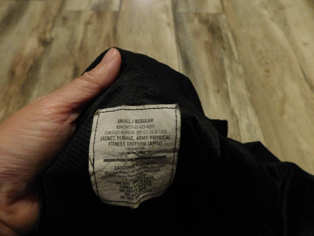 US ARMY APFU JACKET SIZE SMALL - REGULAR