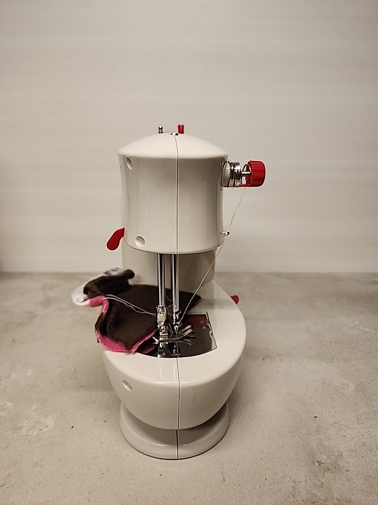 Easy Stitcher Table Top Sewing Machine D2-5001 ms5