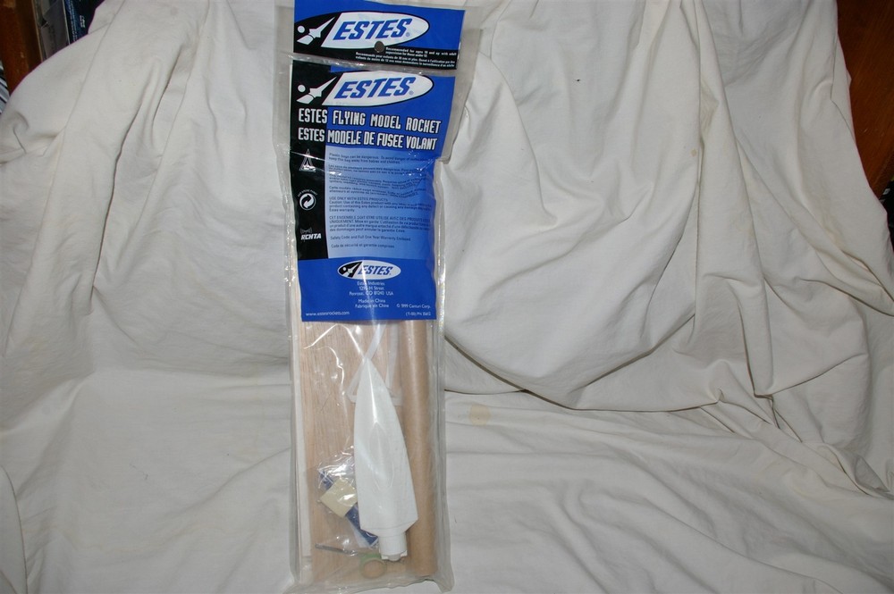 Estes Night Wing Flying Model Rocket Kit 2177 NEW