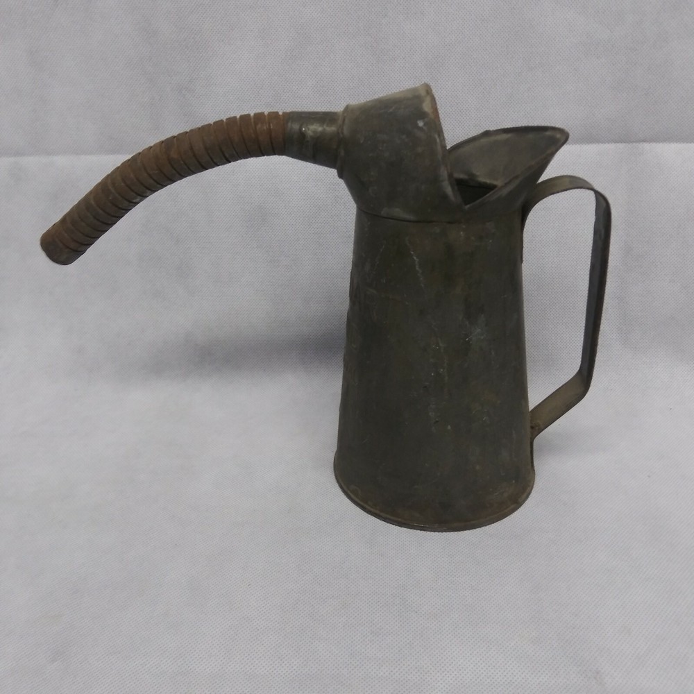 Galvanized Oil Can with Flexible Spout 1 Quart Model 450