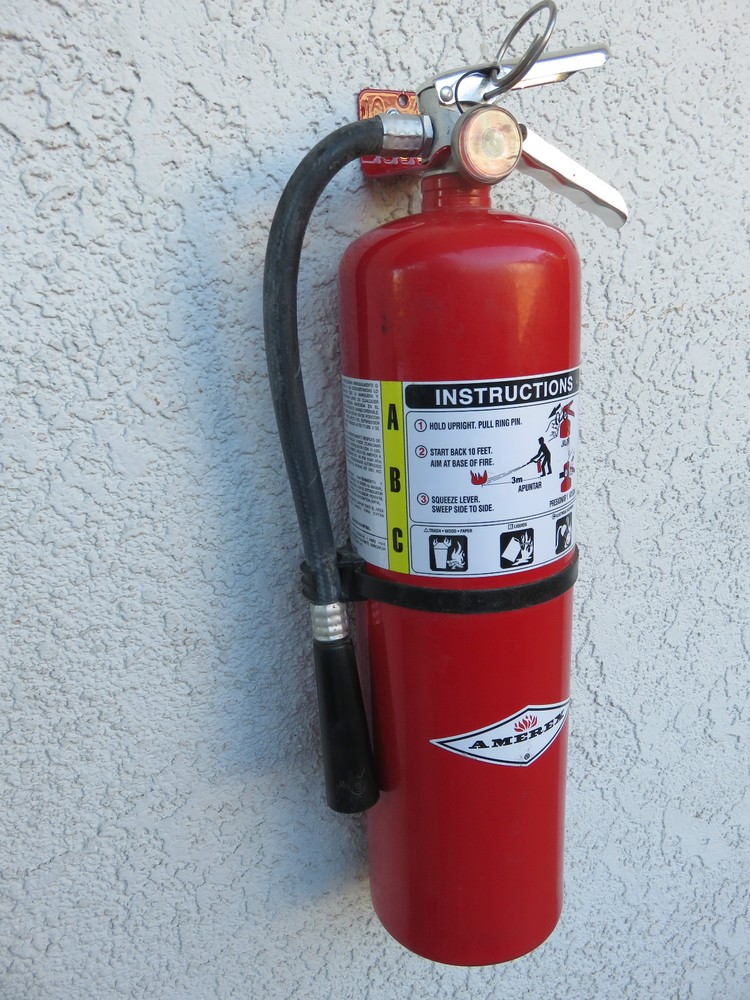 🔥🧯 1-FORK STYLE WALL MOUNT 5 & 10 lb. SIZE FIRE EXTINGUISHER (AMEREX) BRACKET