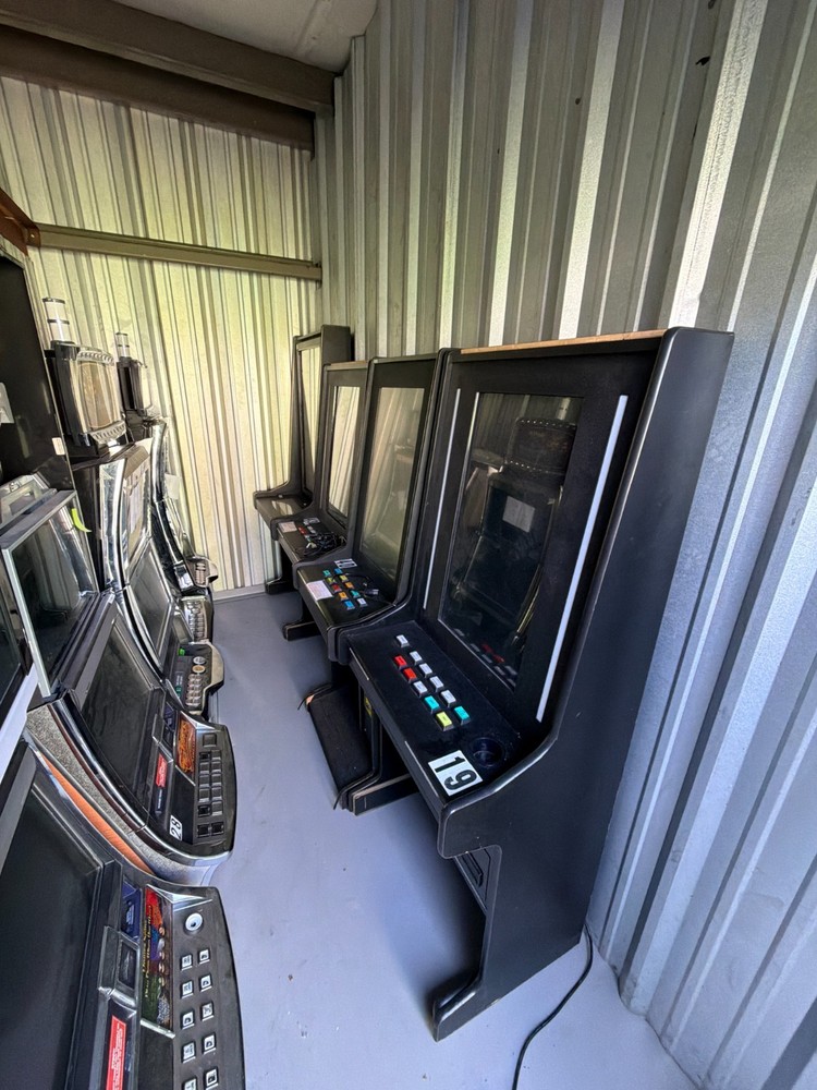 Slot Machine Lot 11 total READ