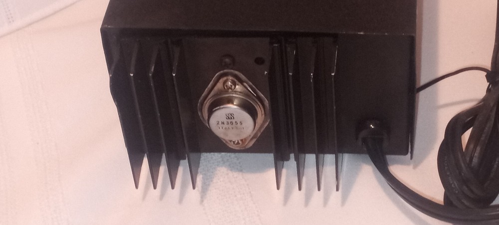 MAGNUM-ROAM X BETH MD SOLID STATE REGULATED POWER SUPPLY; WORKS GREAT!